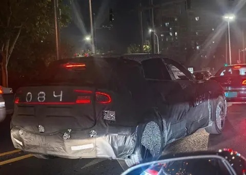 小米SUV频繁路试，没有对开门，尾灯和SU7同款