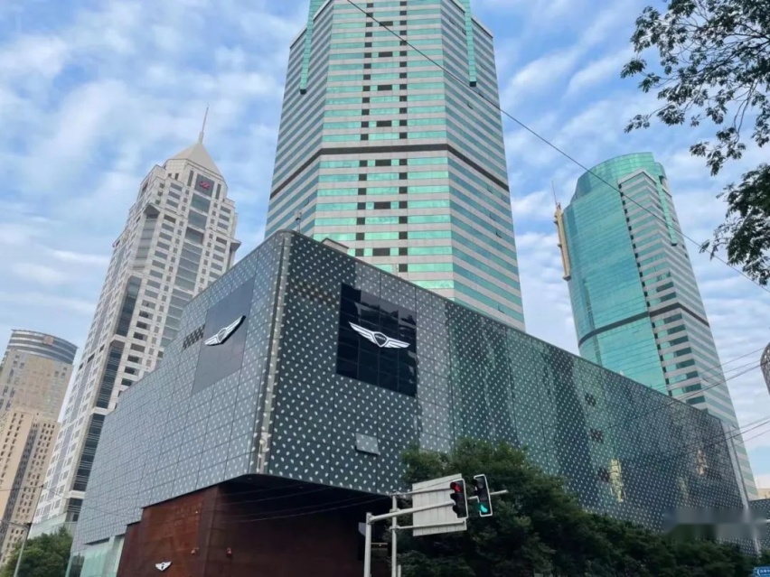价高者得，新旧势力重金疯抢魔都地标商圈