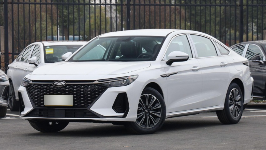综合续航1400km，用车更实惠，奇瑞风云A8值得吗
