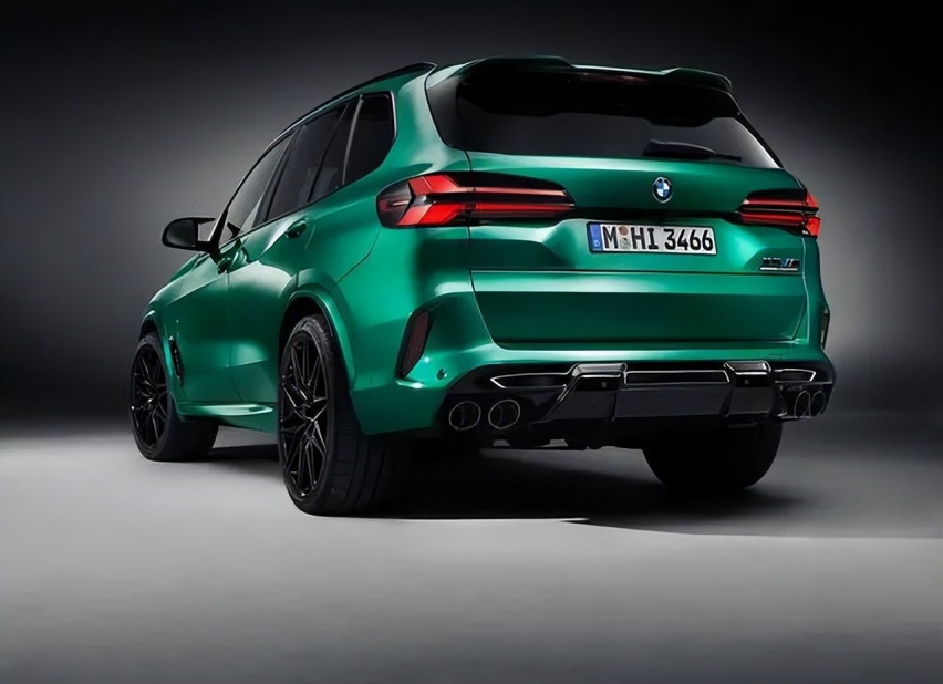 新宝马X5M实车海外曝光,4.4T V8带电,双联屏,或三季度引入国内