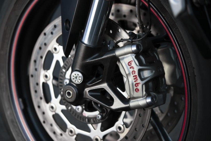 MT-09/Z900/STREET TRIPLE RS对比
