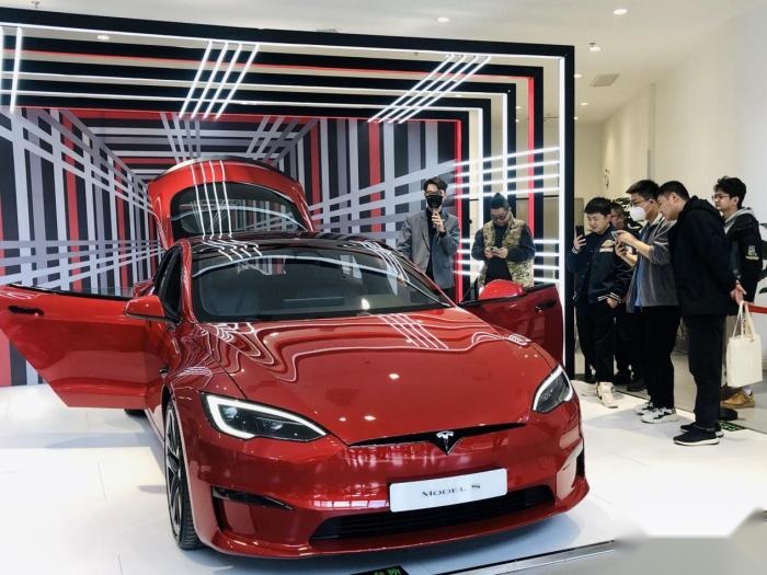 “地表最快量产车”特斯拉Model S Plaid亮相西安！