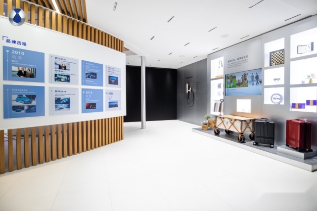 腾势携多款车型亮相成都车展，首款中型SUV概念车全球首秀绽放新豪华势能