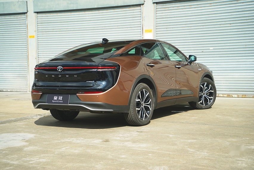 首搭2.4T双擎系统 试驾丰田皇冠 SportCross