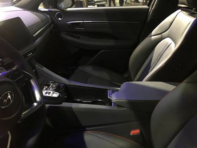 北京现代全新索纳塔内饰曝光 搭两块液晶仪表 科技感更强