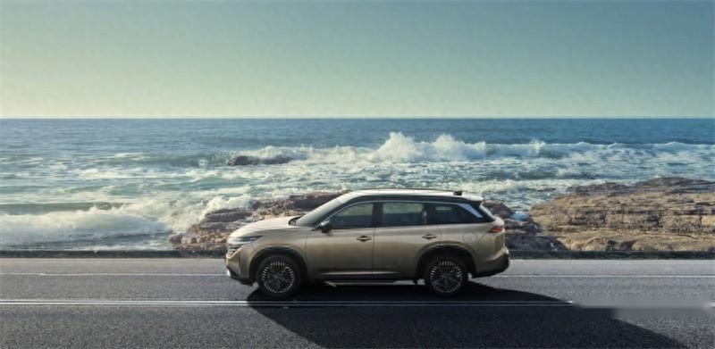 探陆PATHFINDER 6座大家庭旗舰SUV