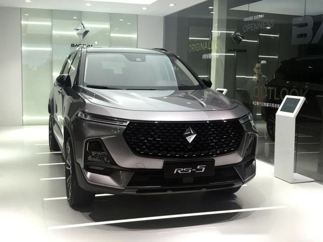 专造神车的宝骏，2款全新车型曝光，挂钻石标，涵盖轿车与SUV