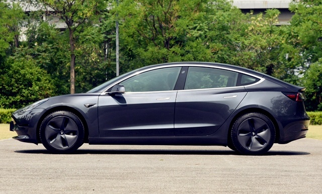 特斯拉model 3三个月卖了3.7万辆,车主怎么评价这车?