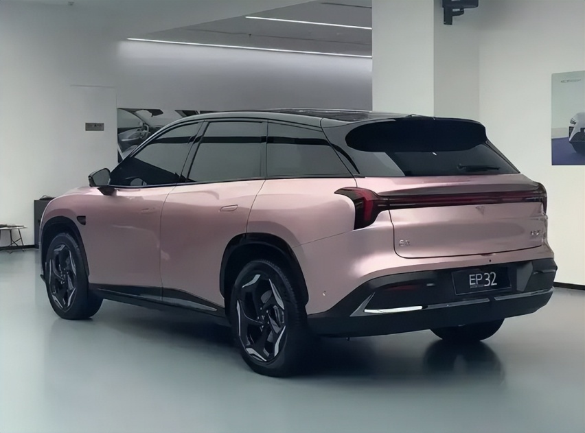 定价多少可以考虑？哪吒L车长4770mm，这还敢定位中大型SUV