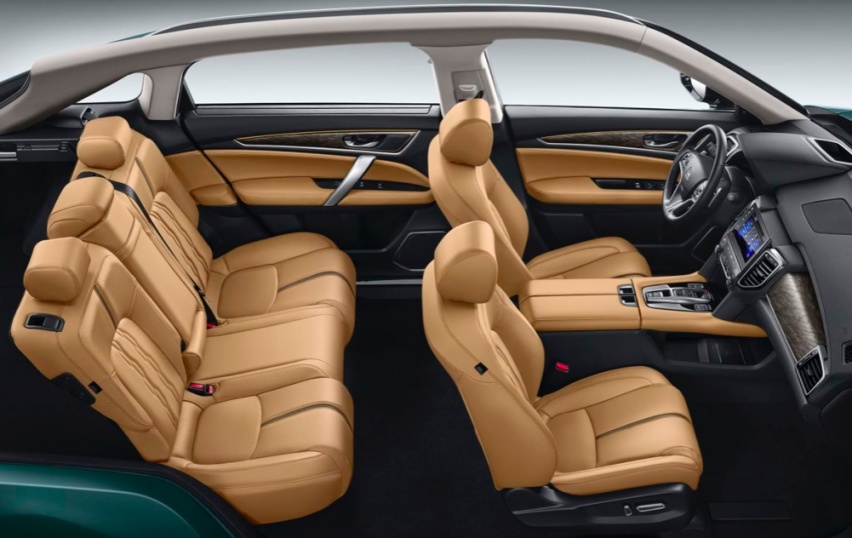 这款中型SUV，搭载1.5T+CVT动力组合，油耗7.2L