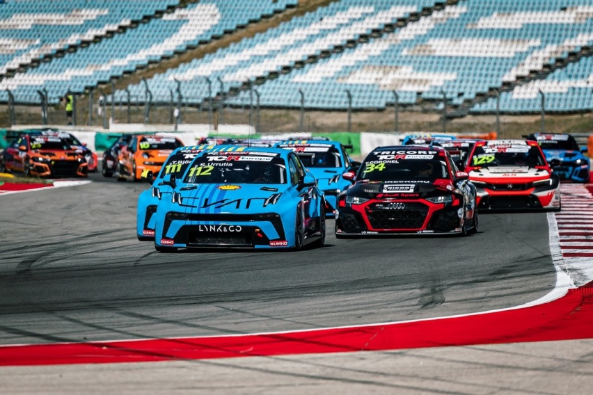 2023赛季TCR揭幕战打响，领克车队迎来开门红