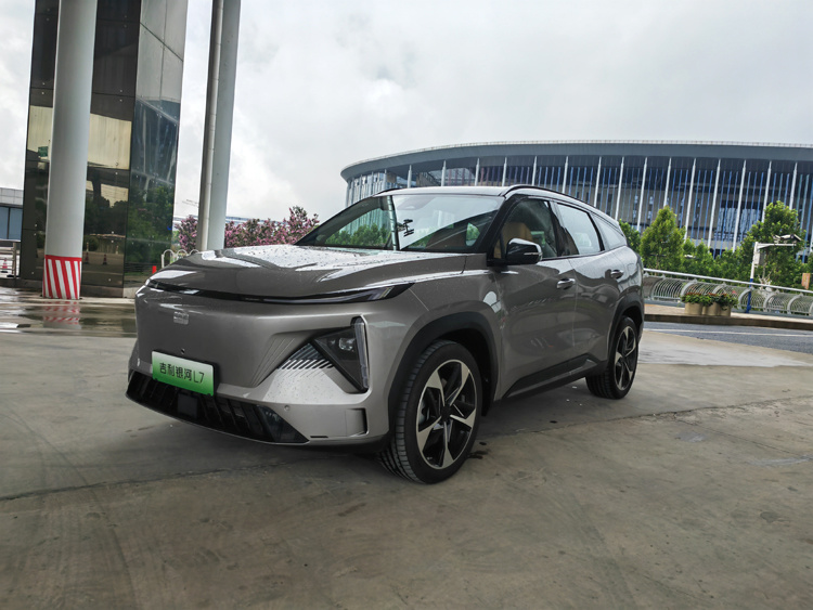 科技电混SUV 试驾吉利银河L7