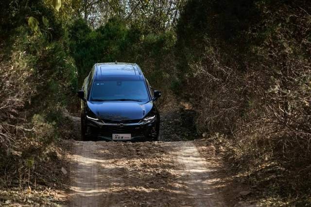 中大型7座SUV，要性能强的，雪佛兰开拓者怎么样？