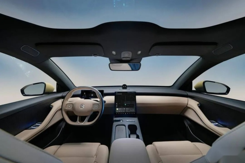 ET5让蔚来APP瘫痪，这车有多好，买它还是更便宜的Model 3？
