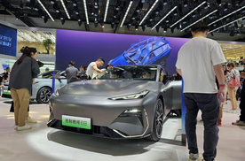 北京车展盛况，吉利全尺寸科技旗舰SUV杀疯了