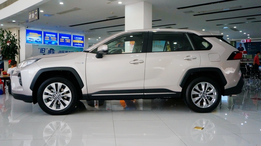 用RAV4荣放的钱,买一台威兰达,究竟值不值?