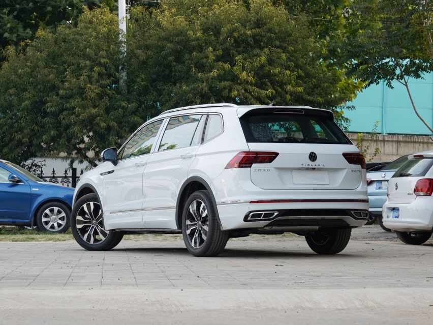 想买2.0T中型SUV，选大众还是红旗？途观L对比红旗HS5