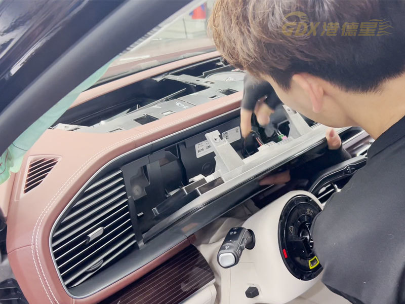 22款迈巴赫GLS480升级抬头显示效果评测，体验把时速信息投影的乐趣