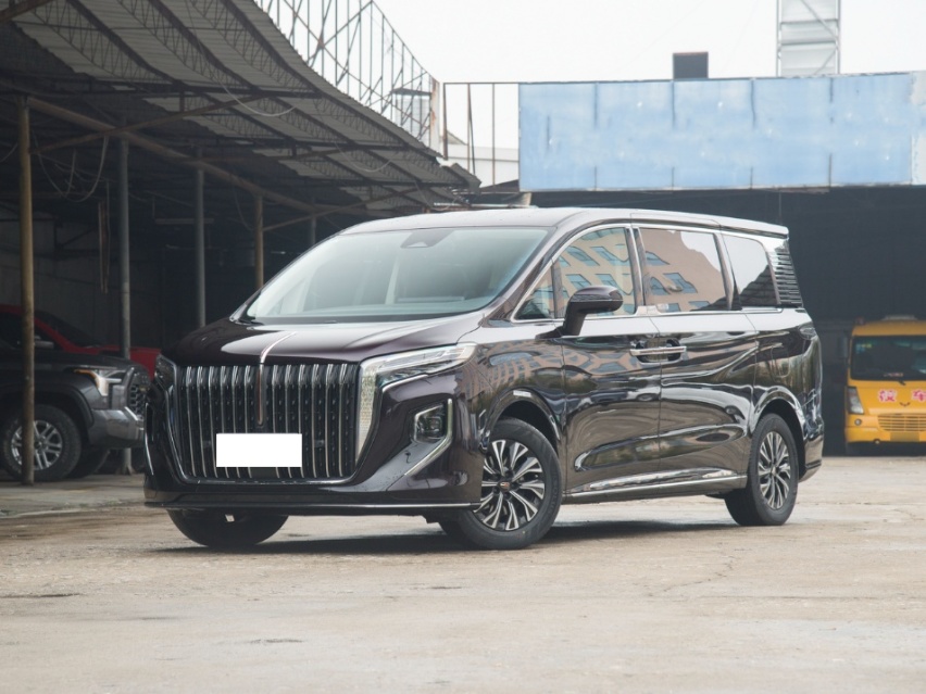 一汽红旗打造的MPV，搭载2.0T混动，续航833km