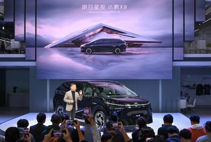 扶摇架构再进化，超智驾大七座小鹏X9预售38.8万元起