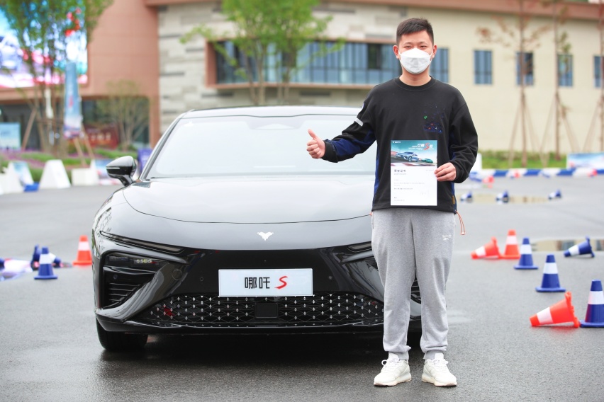 高阶玩家登场2022年哪吒S赛道嘉年华盛大开秀