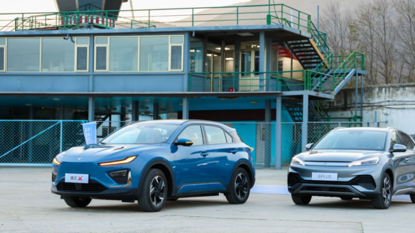 15万内家用纯电SUV,哪吒X能否挑战行业标杆比亚迪元PLUS?