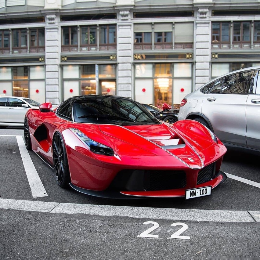 法拉利LaFerrari实车街拍 气场强大