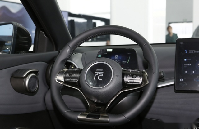 哪吒X和比亚迪元PLUS，谁才是更适合入手的10万级新能源SUV？