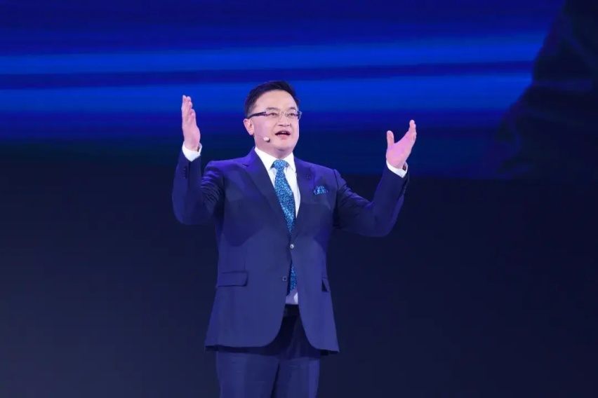​【E汽车】东风马赫电混PHREV，引领混动新方向