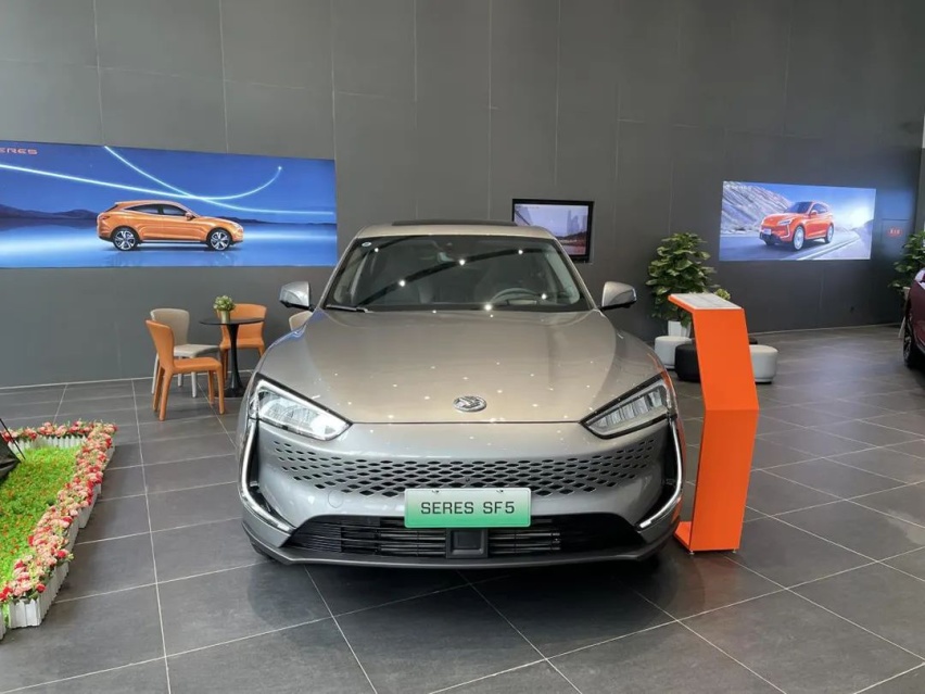 横向对比了五个电动车品牌的人机交互，最差的居然是特斯拉