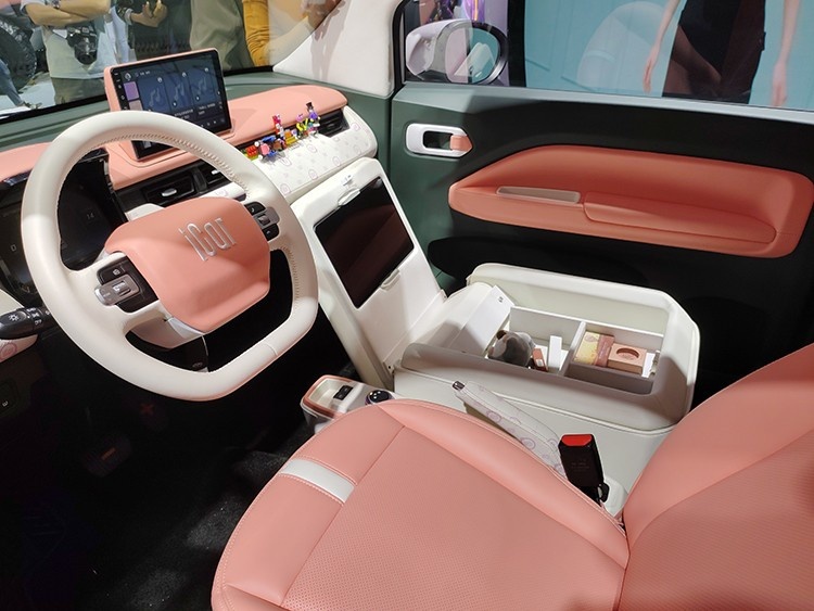 宏光MINI EV又迎劲敌，奇瑞QQ冰淇淋开启预售！