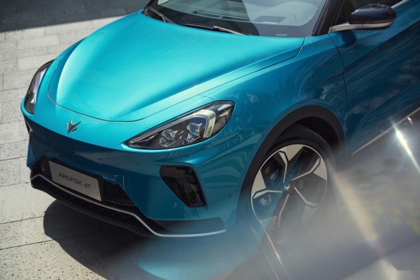 30万纯电中型SUV，Model Y/问界M5/极狐阿尔法T，谁更舒适