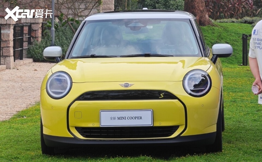 国产纯电mini实车现身,可选冰川蓝配色,续航402km 218马力