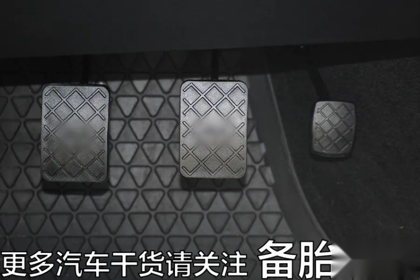 当我们踩下油门时，车子发生了什么