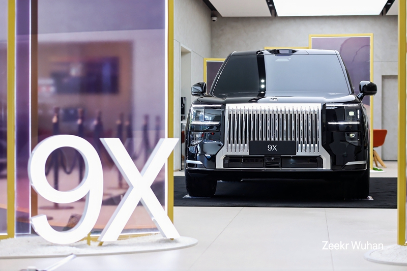 全尺寸豪華SUV極氪9X極夜黑武漢首秀 全尺寸豪華SUV極氪9X極夜黑武漢首秀