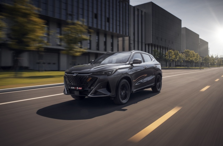 新运动智趣SUV，用颜值、配置和动力，精准拿捏Z世代新青年