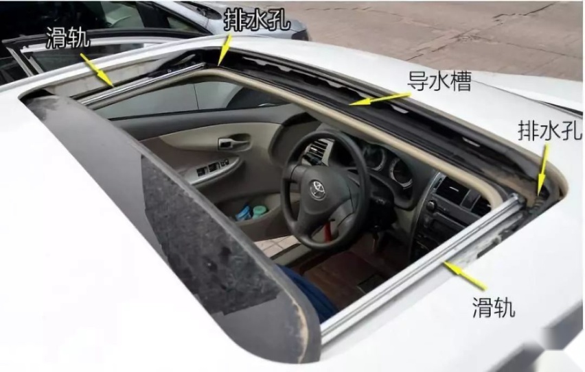 坦克300车内B柱出现水珠  疑似天窗漏水