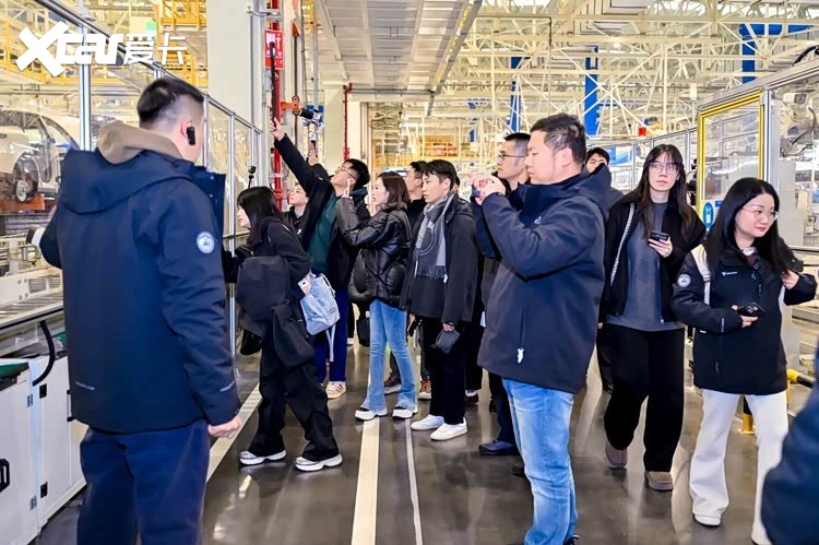 26天交付5000辆！岚图泰山书写华系豪华新速度