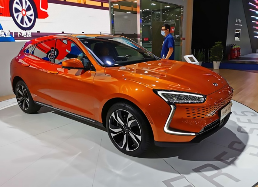 四驱、全铝底盘、零百4.8秒，这款中型SUV不到28万贵吗？