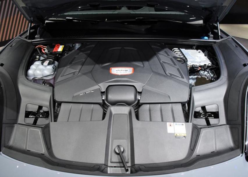 比普通卡宴要贵出不止一倍的价格，卡宴Turbo GT，3.3秒破百