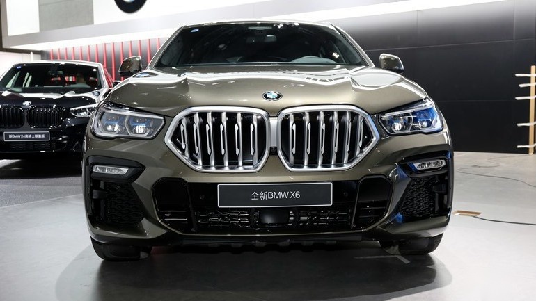 比轿跑SUV奥迪Q8更拉风，买新款宝马X6更划算？
