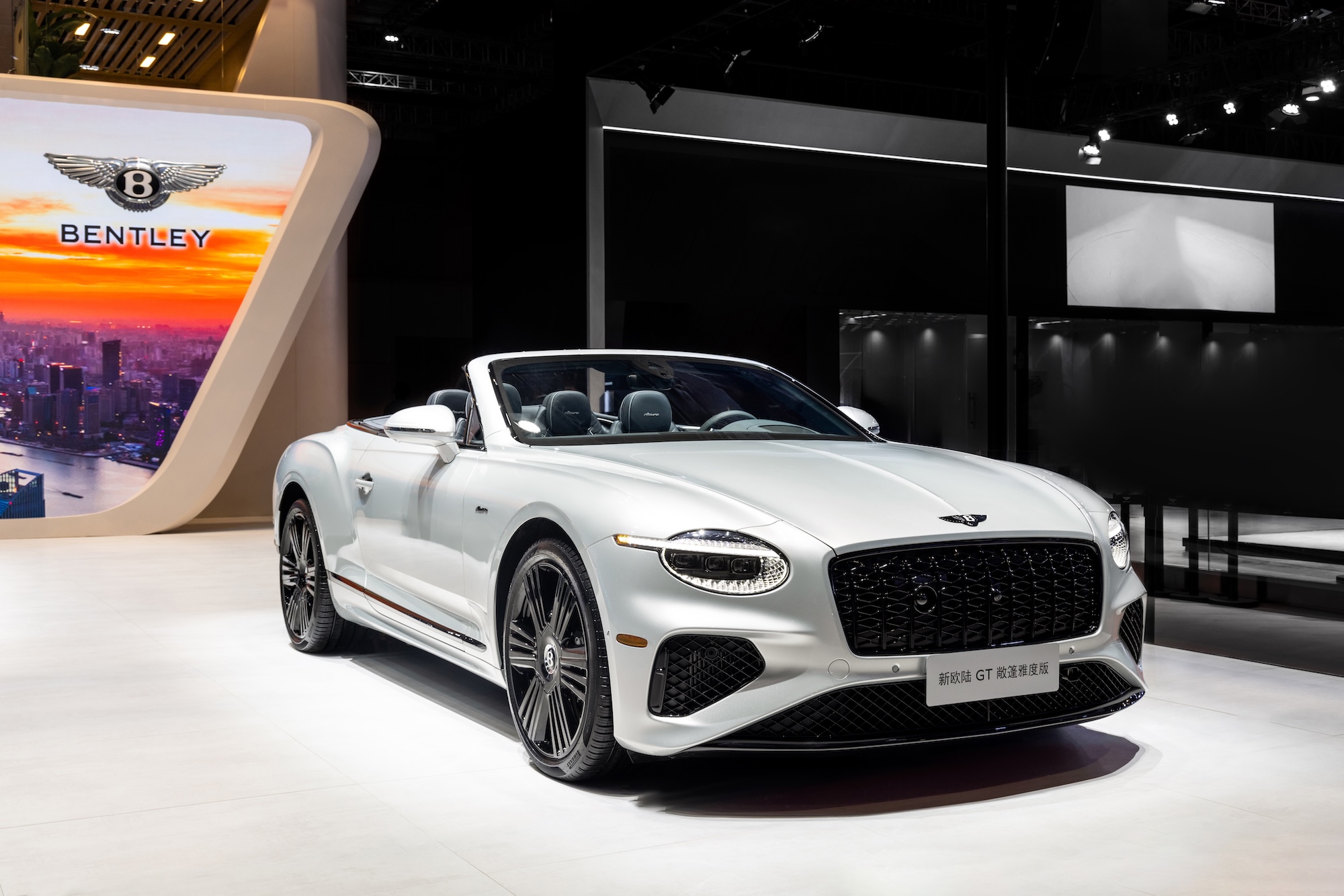 超豪品牌集體缺席上海車展,賓利“撐門面”全球首秀全雅度版車型 超豪品牌集體缺席上海車展,賓利“撐門面”全球首秀全雅度版車型