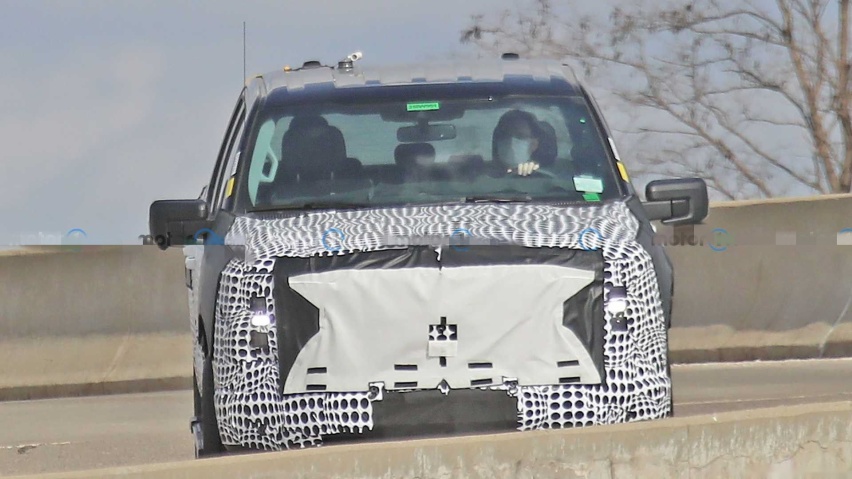 2023-ford-f-150-ev-front-spy-photo (1).jpg