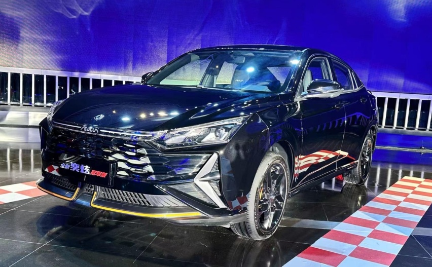 全新“黑武士”三厢车上市！300扭矩，6万级新车，15万的档次