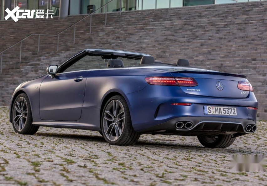 奔驰旗下的敞篷汽车,破百仅需4.4秒,你难道不心动?