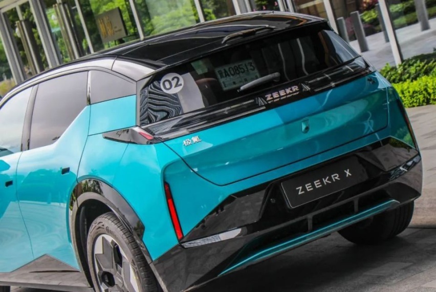 傲世同级对手 极氪ZEEKR X试驾评测