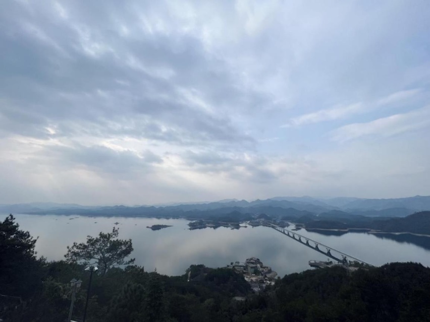 开长安CS95PLUS环千岛湖，“奶爸车”的惊喜不止空间大？