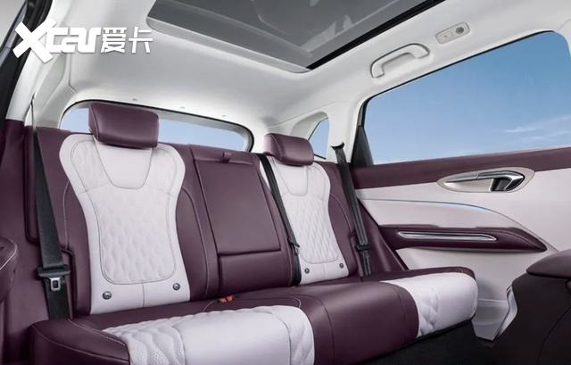1.5T/2.0T两种动力 11大配置升级包 奔腾T90售价10万元起