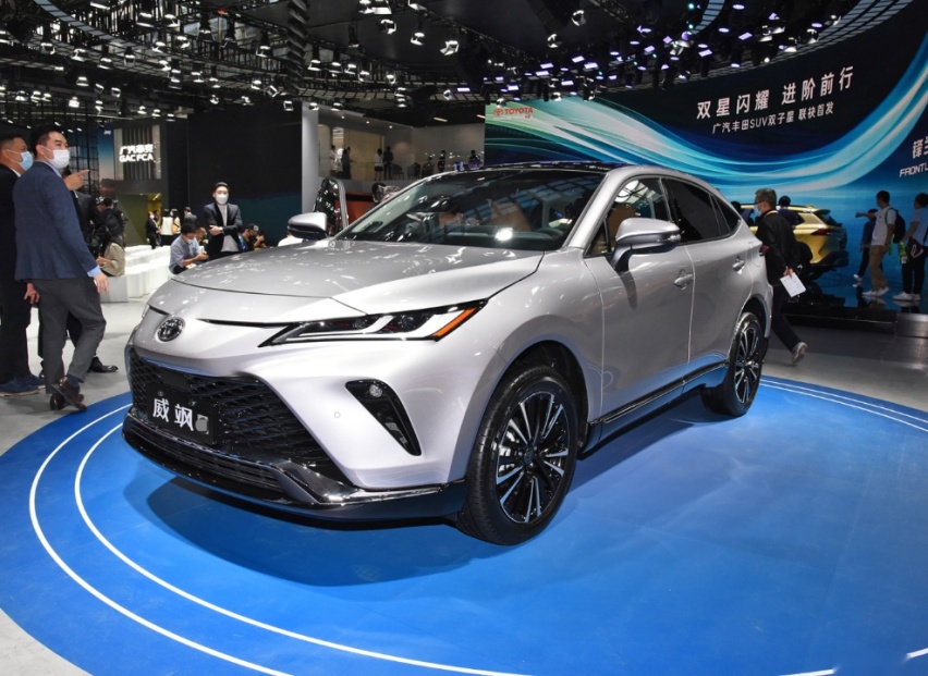丰田推出全新中型SUV，造型神似雷克萨斯，油耗4.5L，价格不算贵