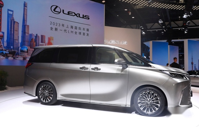 提车还需加价？全新雷克萨斯LM正式亮相，新增2.4T混动